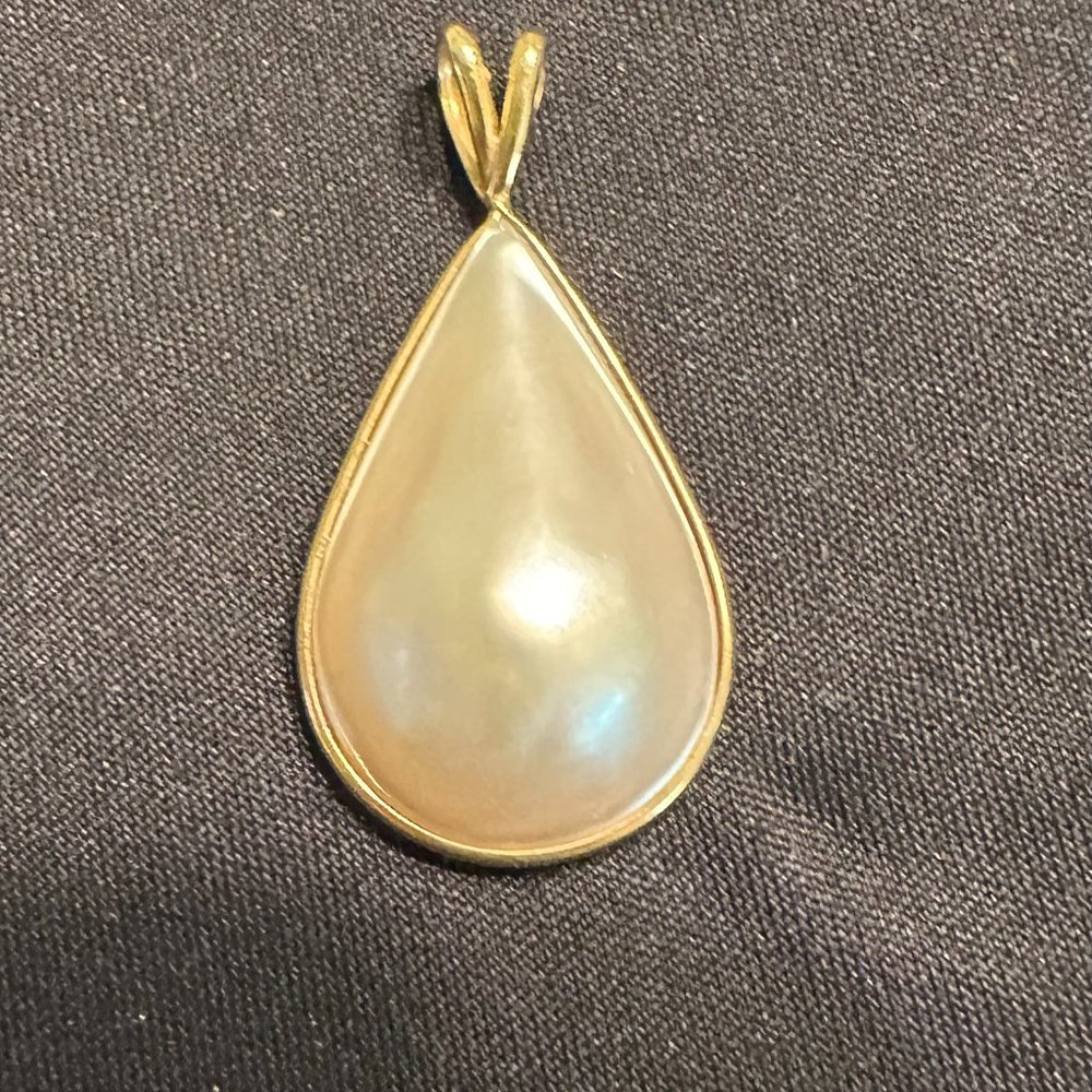 14K Mabe pearl teardrop pendant   16.8mm   Beautiful